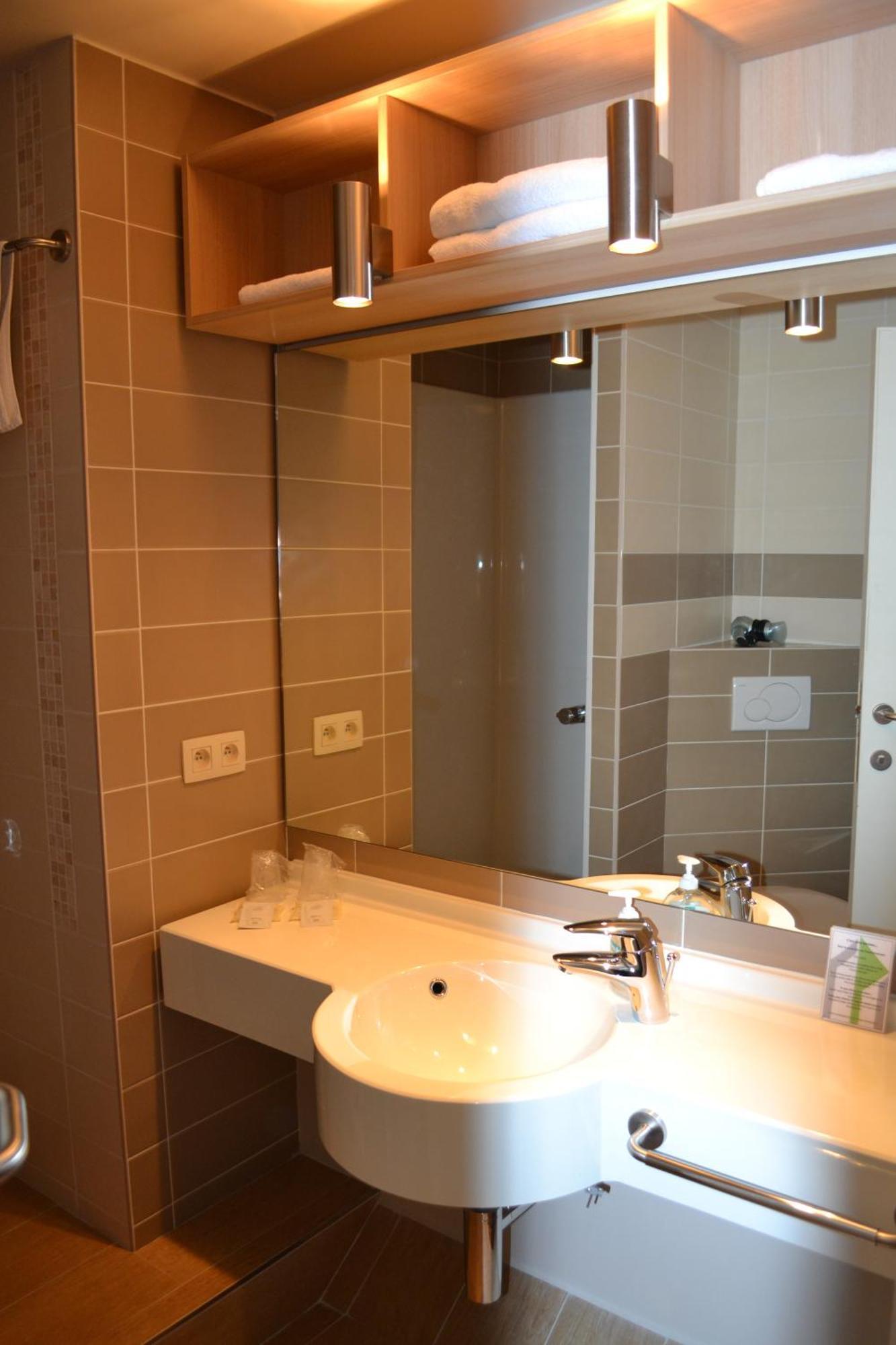 Golf & Hotel De Falnuee Mazy Екстер'єр фото