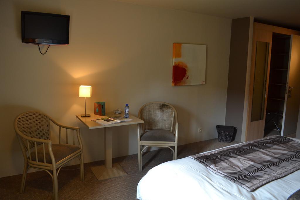 Golf & Hotel De Falnuee Mazy Номер фото