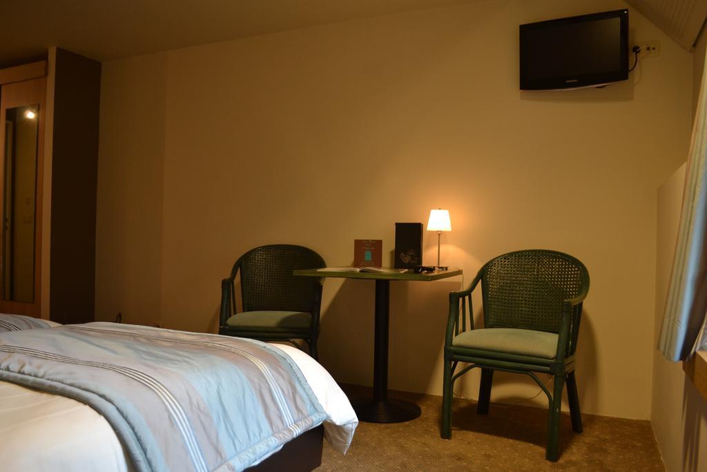 Golf & Hotel De Falnuee Mazy Номер фото